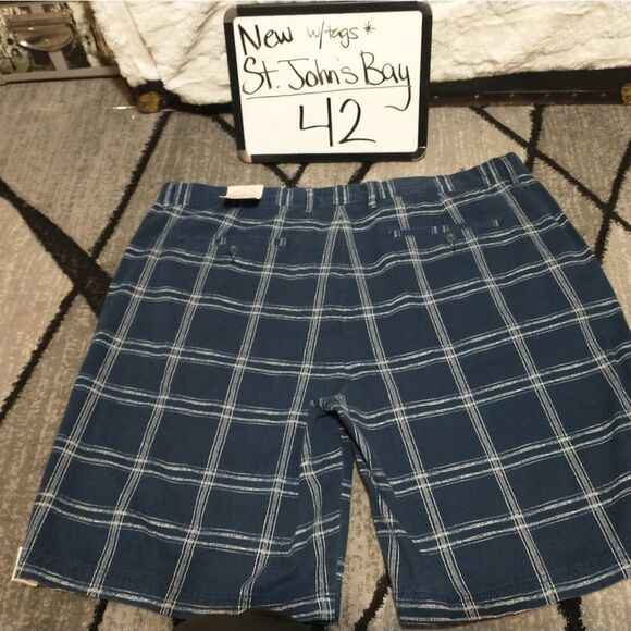 St. John's Bay new floral shorts size 42 - Picture 2 of 3